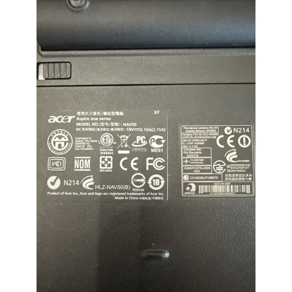Acer Aspire One Mini Laptop With Case - Picture 7 of 9